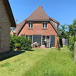 Haushaelfte Dorfremise Feriehus *
