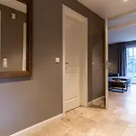 Haushaelfte Dorfremise Feriehus Böhl