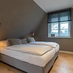 Haushaelfte Dorfremise Feriehus