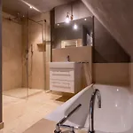 Haushaelfte Dorfremise Feriehus
