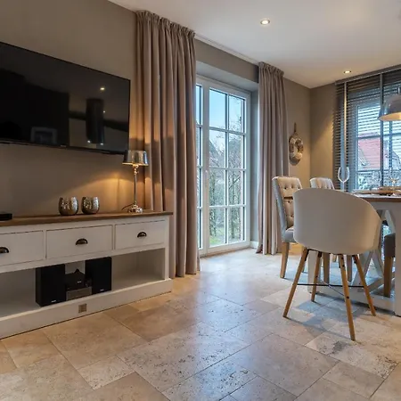 Haushaelfte Dorfremise 別荘