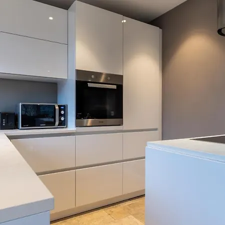 Nyaraló Haushaelfte Dorfremise