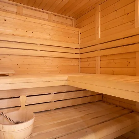 Haushaelfte Dorfremise * ザンクト・ペーター・オルディング