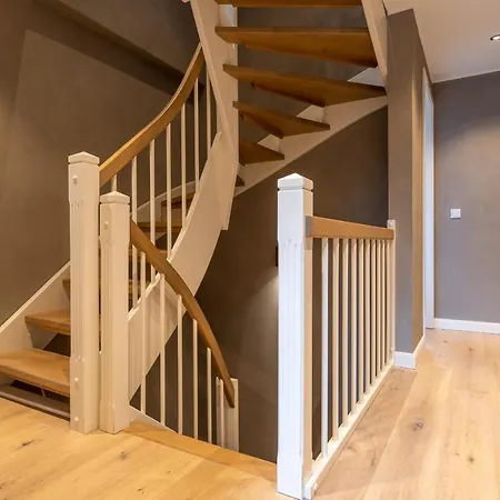 Haushaelfte Dorfremise *