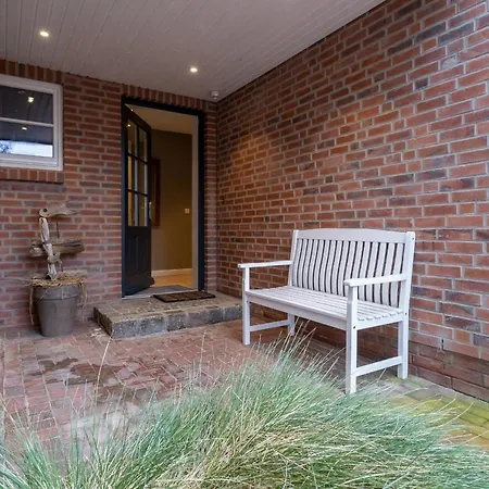 Haushaelfte Dorfremise 別荘