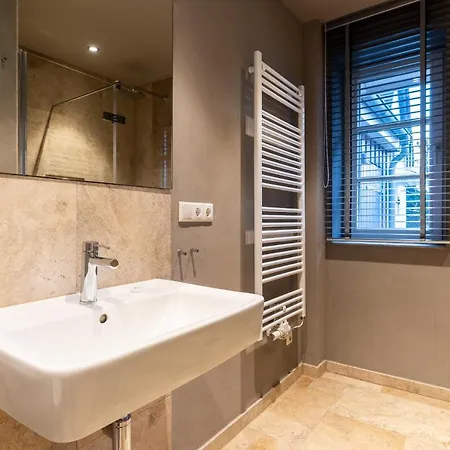 Haushaelfte Dorfremise 別荘