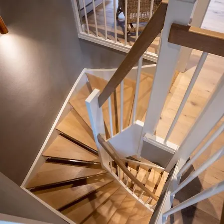 Haushaelfte Dorfremise *