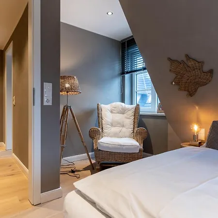 Haushaelfte Dorfremise Dom wakacyjny