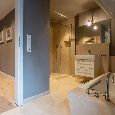 Haushaelfte Dorfremise * Sankt Peter-Ording