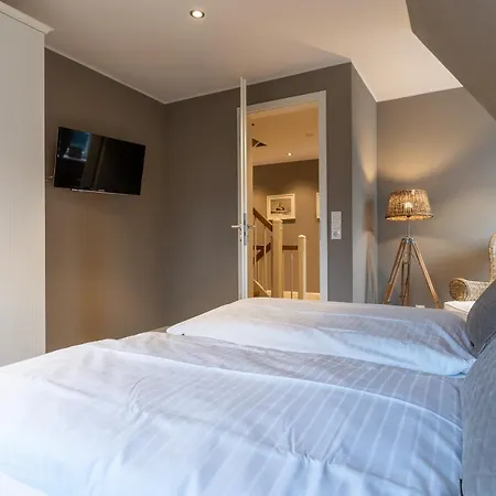 Haushaelfte Dorfremise *