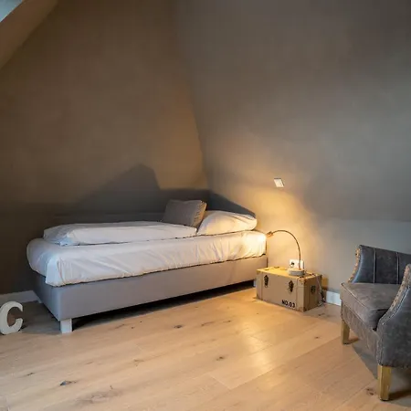 Dom wakacyjny Haushaelfte Dorfremise *