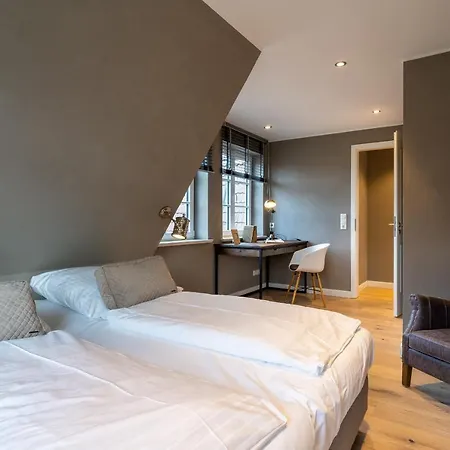 Nyaraló Haushaelfte Dorfremise *