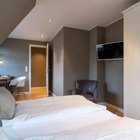 別荘 Haushaelfte Dorfremise *