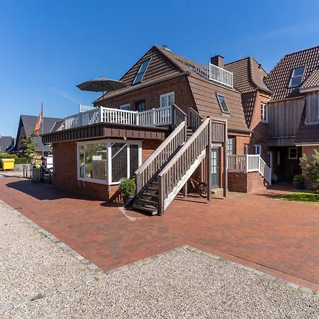 Nyaraló Haushaelfte Dorfremise