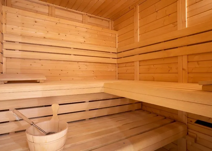 Haushaelfte Dorfremise * Böhl