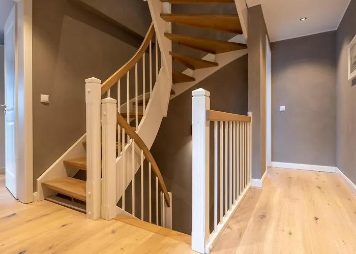 Haushaelfte Dorfremise *